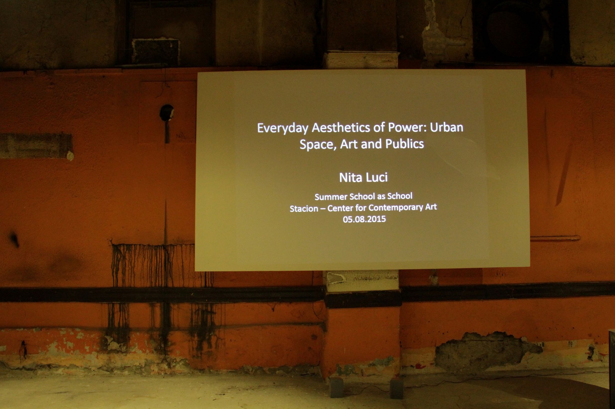 Nita Luci: Estetika e përditshme e pushtetit: Hapësira Urbane, Arti dhe Publikja