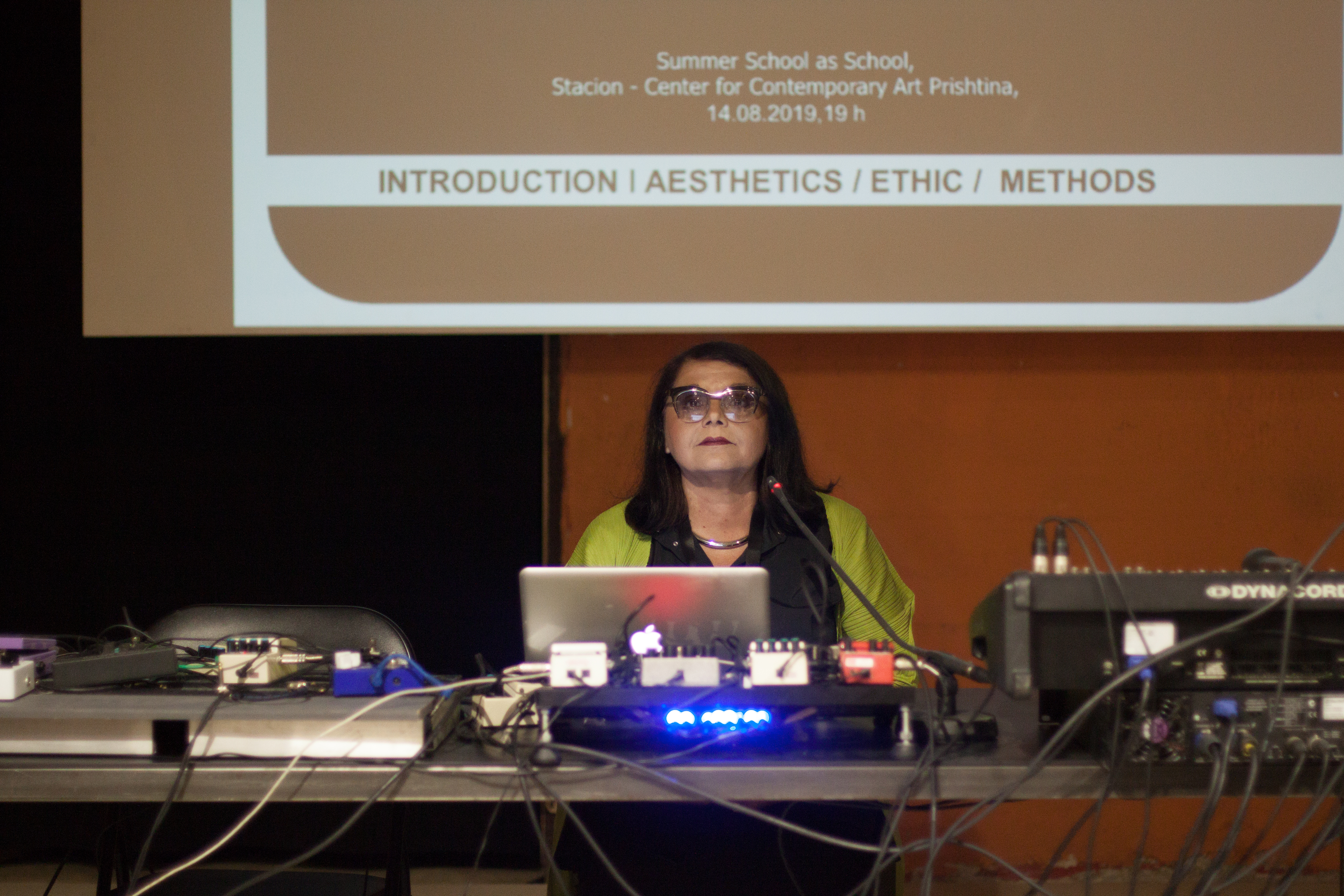 Suzana Milevska: Mbi mundësinë për të menduar së bashku për estetiken dhe etiken në kërkimin artistik